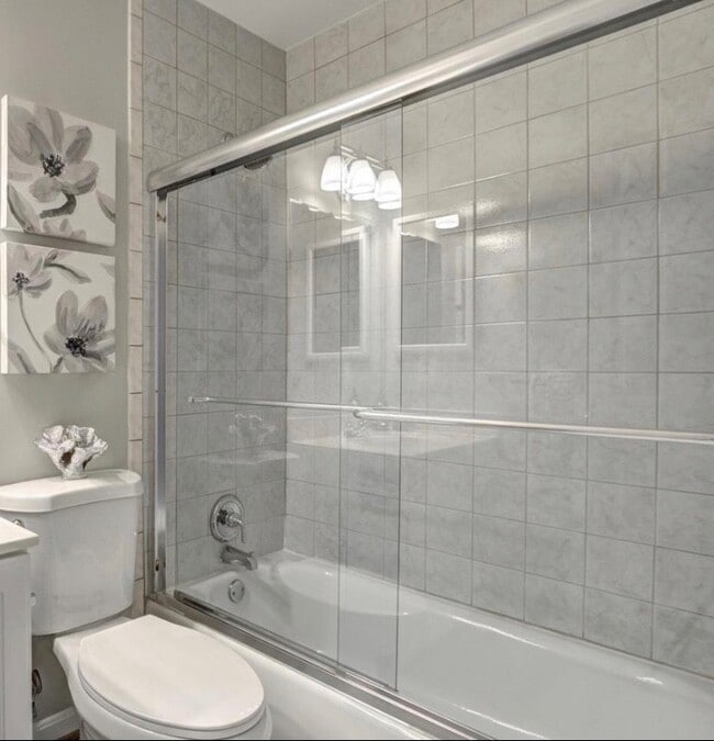 Building Photo - 9374 Tartan View Dr