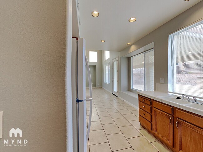 Foto del edificio - 245 Farlin Cir