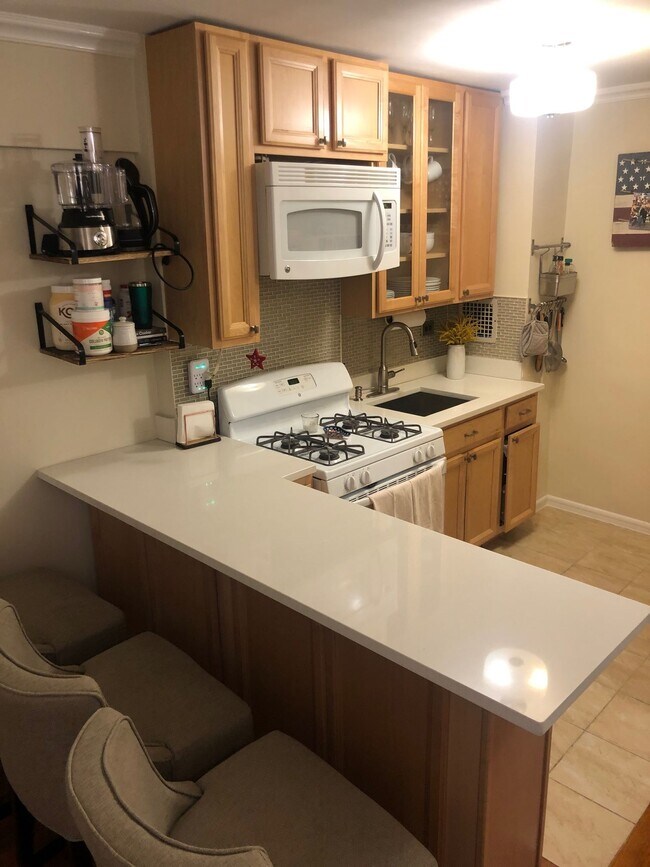 Building Photo - 1580 E 13th St