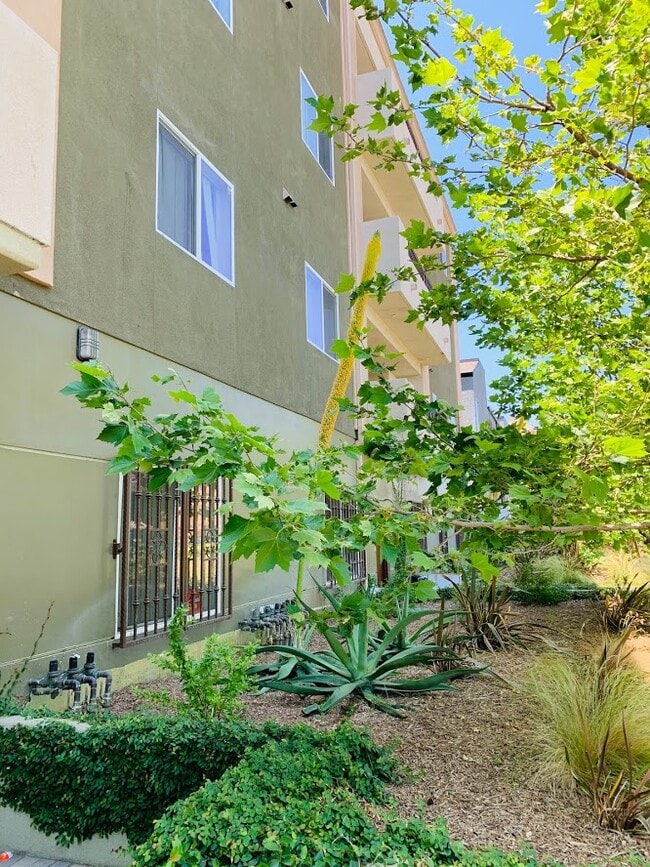 Building Photo - 14654 Nordhoff St