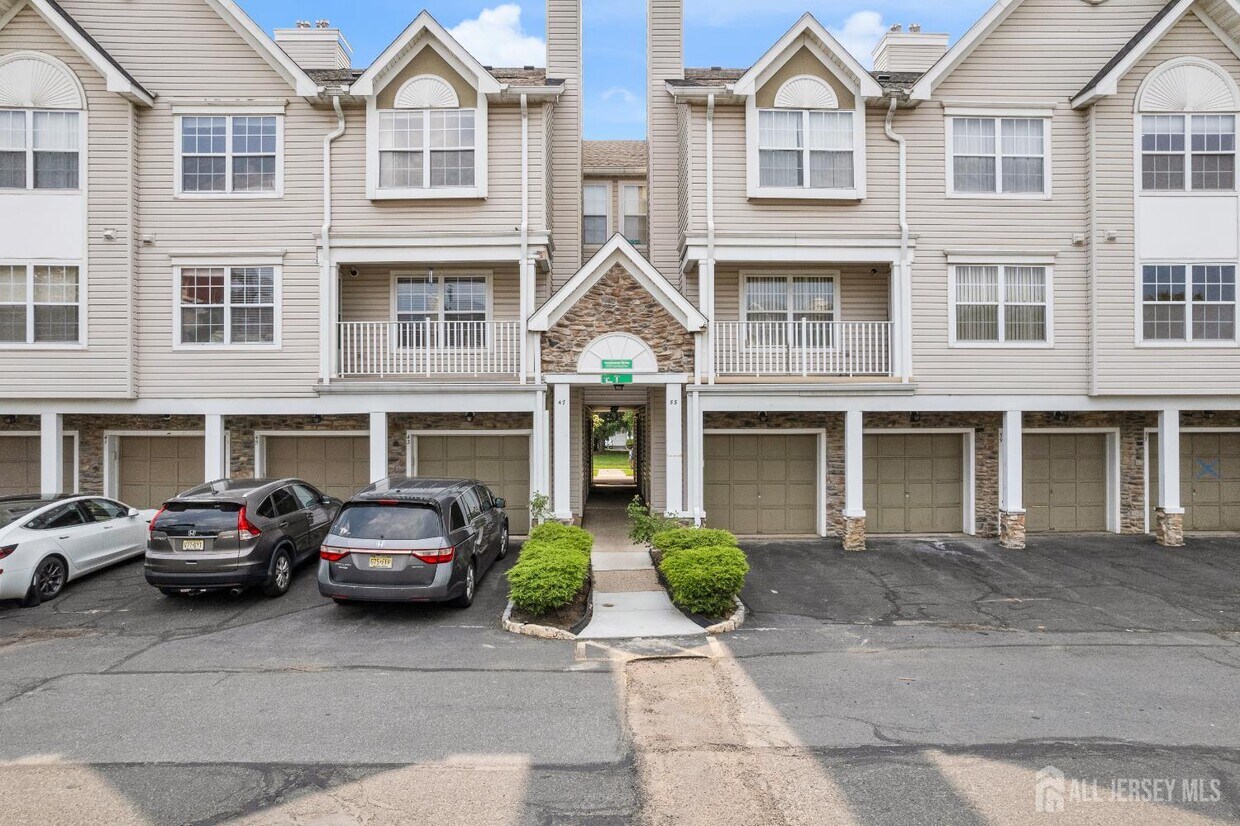 Foto principal - 51 Inverness Dr