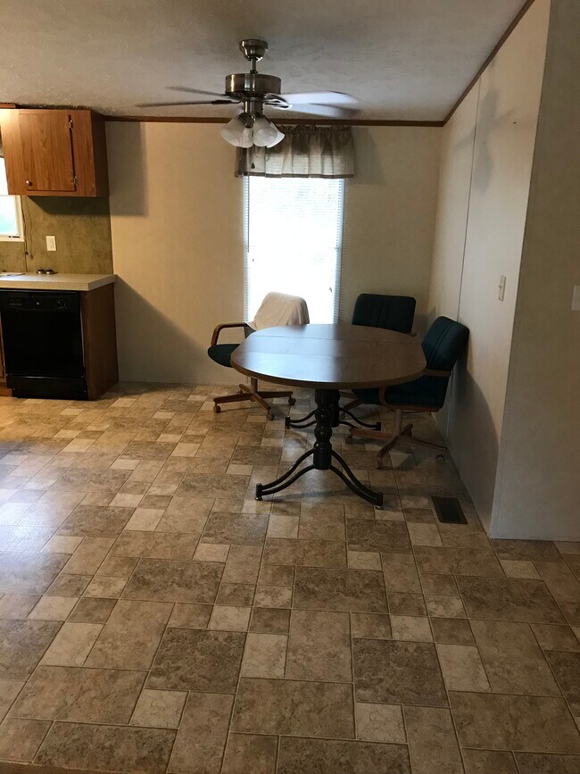 Dining Area - 15480 Old River Rd