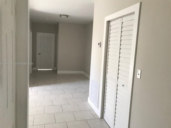 Foto del edificio - 1700 NW 22nd Ct