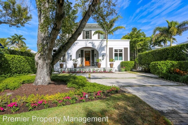 Building Photo - 5 br, 5.5 bath House - 215 3rd Avenue N