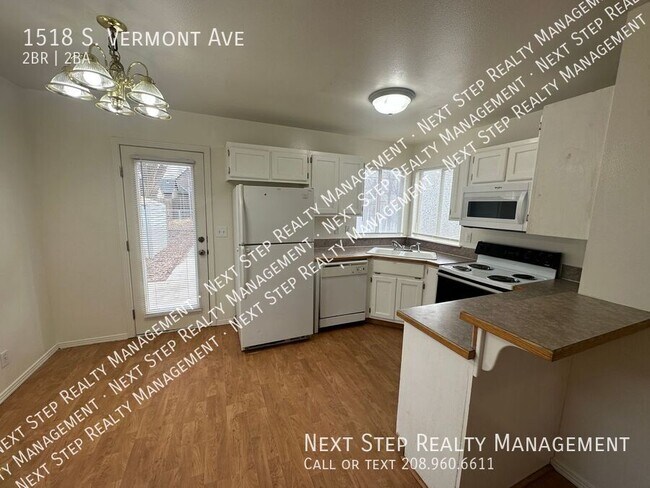 Building Photo - 1518 S Vermont Ave
