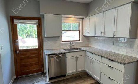 Building Photo - 4011 Fairview Dr