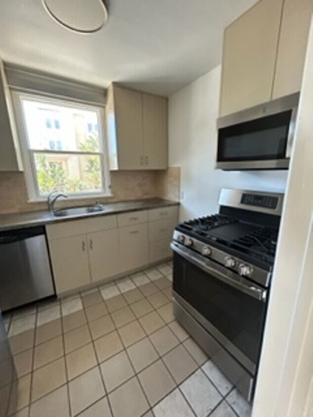 Cloverfield Apartments in Santa Monica, CA Westside Rentals