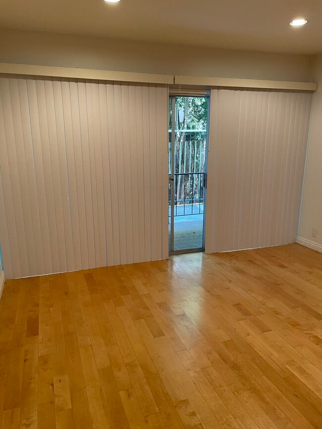 Building Photo - 416 N Oakhurst Dr