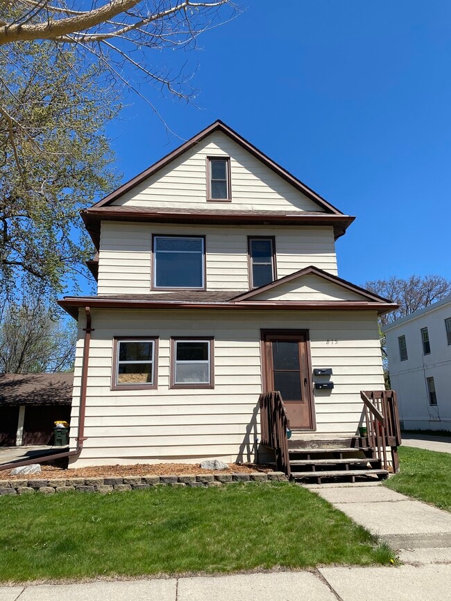 Building Photo - 815 5th St SW