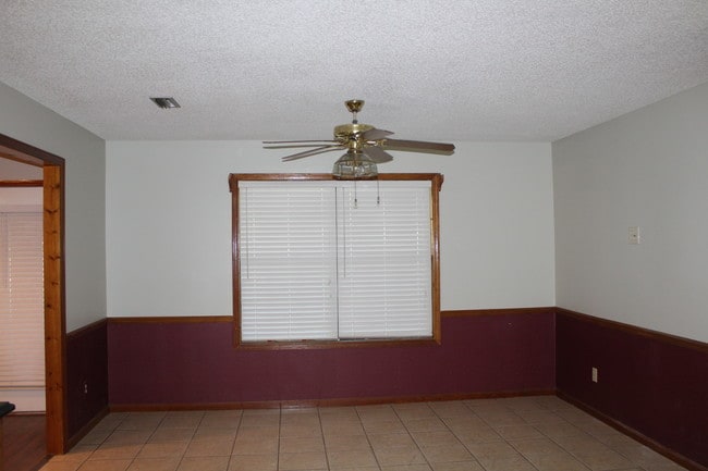 Building Photo - 2615 Banks Cir