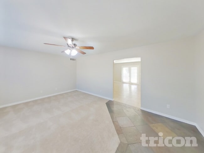 Building Photo - 1113 W Runion Dr