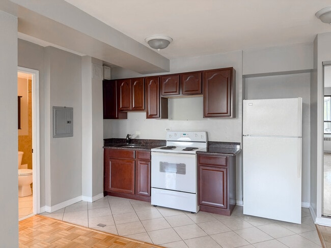 Building Photo - 4180 N Marine Dr