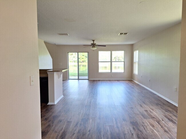Foto del edificio - 3BR 2.5 BA LANDINGS AT SUGAR MILL TOWNHOME!