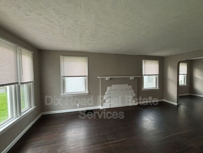 Building Photo - 144 Niagara Ave