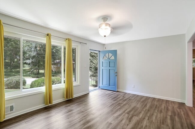 Foto del edificio - 46 Cooper Lake Rd SW