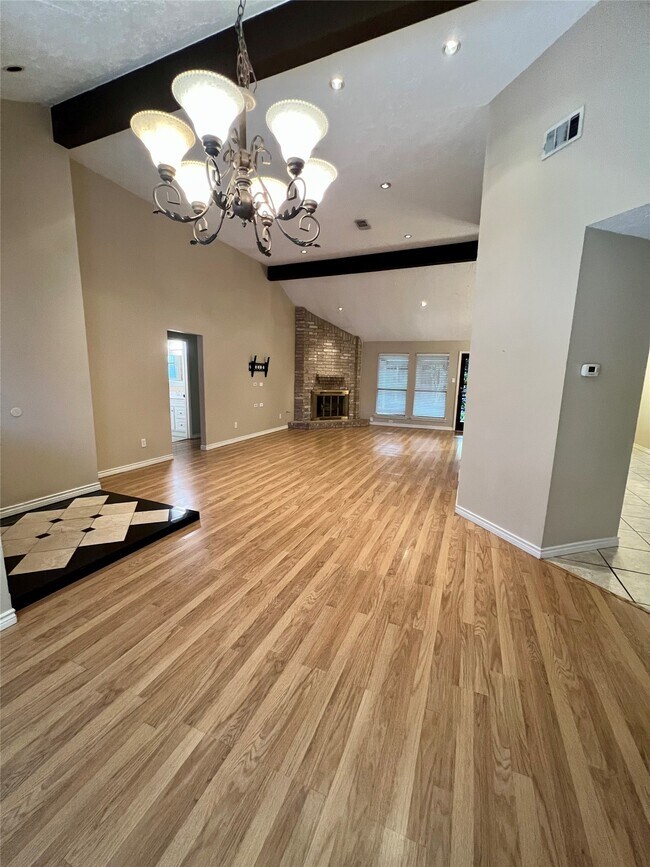 Foto del edificio - 8507 Grove Park Dr