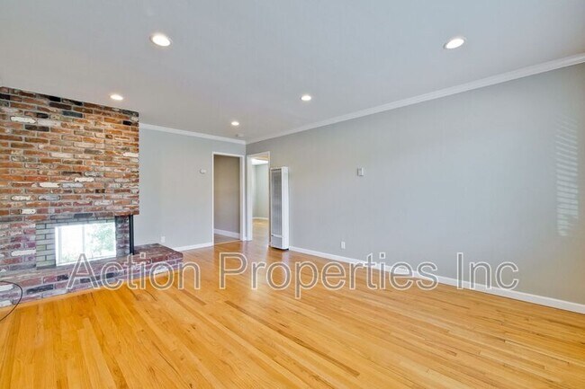 Building Photo - 3843 Rhoda Dr