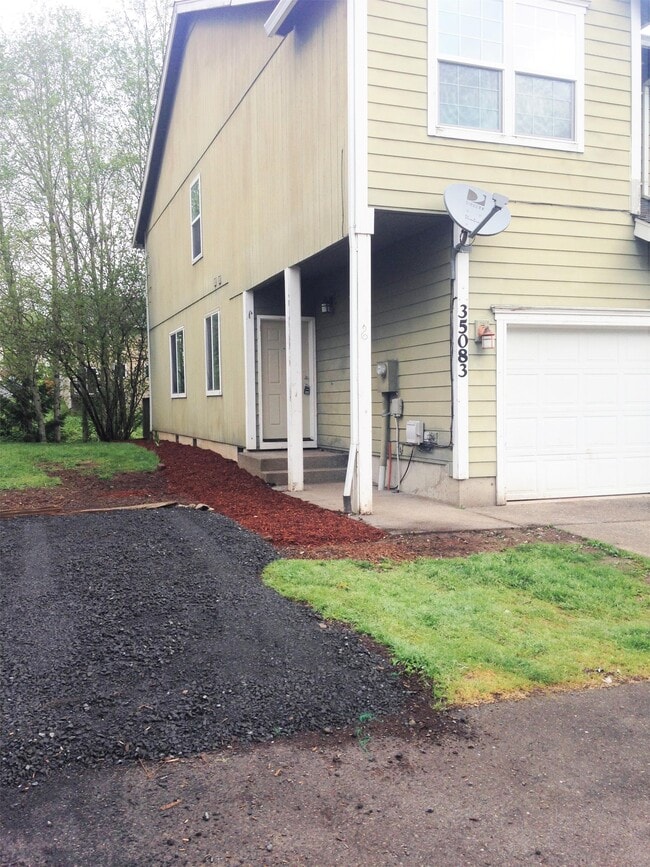 Building Photo - 35083 Roberts Ln