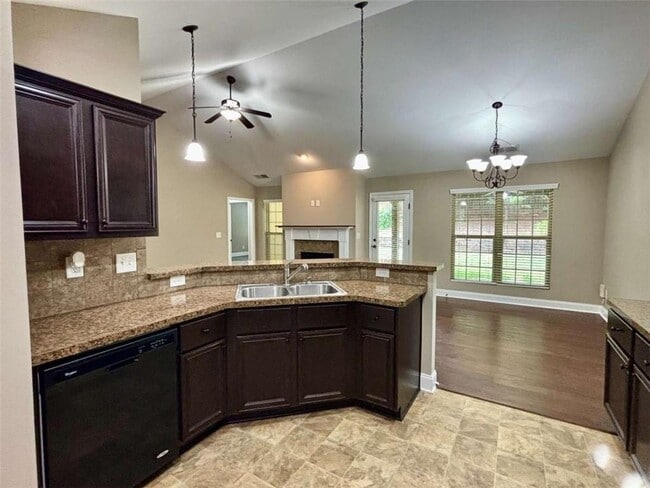 Building Photo - 4668 Hidden Creek Dr