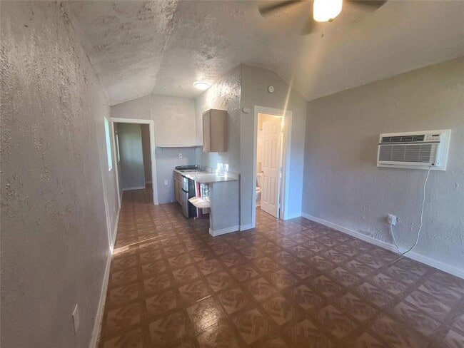 Building Photo - 3018 Cedar Dr