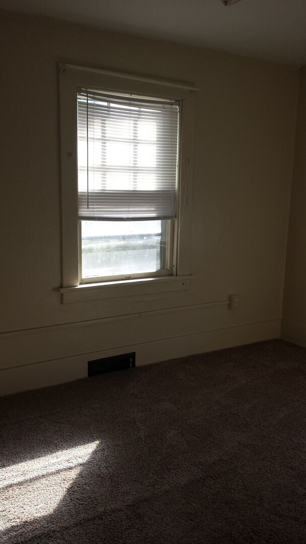 Building Photo - -1214