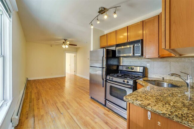 Building Photo - 345 7th St