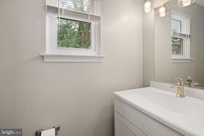 Building Photo - 311 Deano Way