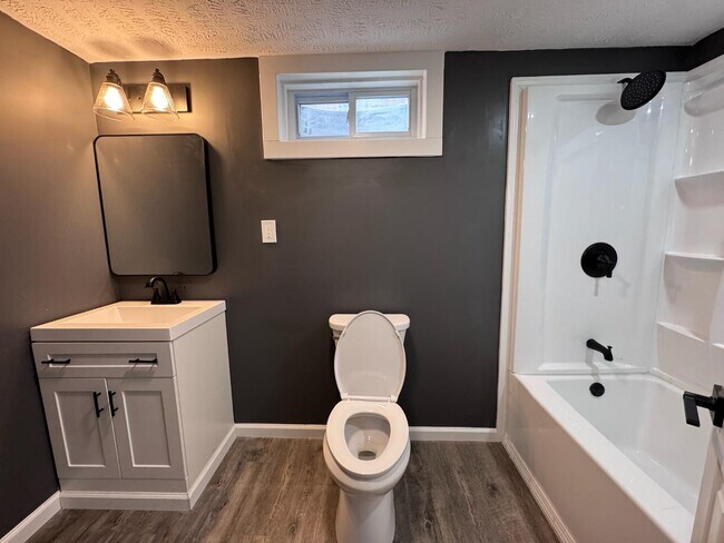 Foto del edificio - 2127 Winfield Ave