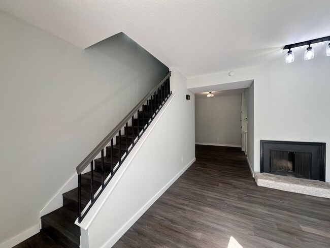 Building Photo - AVAILABLE AUGUST: Charming 1 BR / 1 BA in the Heart of West Campus - Walk to UT - Washer/Dryer In...