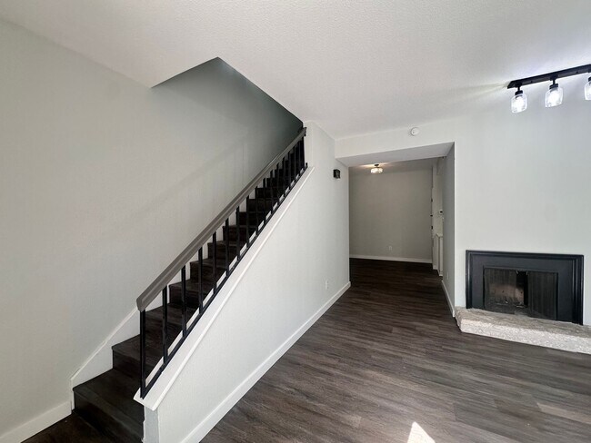 Foto del edificio - AVAILABLE AUGUST: Charming 1 BR / 1 BA in the Heart of West Campus - Walk to UT - Washer/Dryer In...