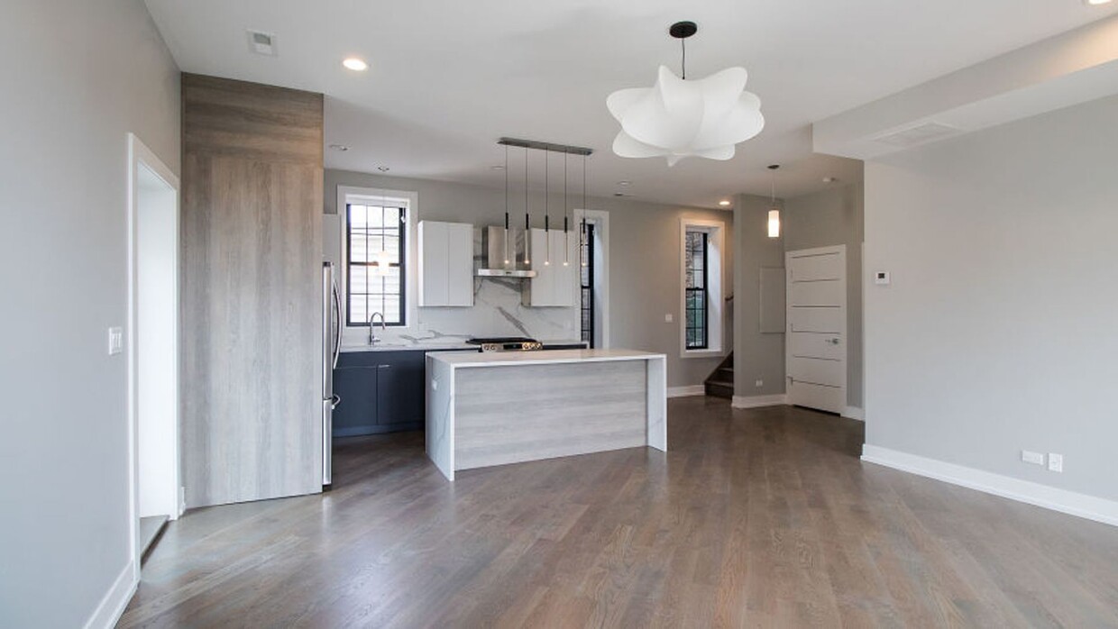 Foto principal - Duplex-Up Luxury 2 Bed / 2.5 Bath in Noble...