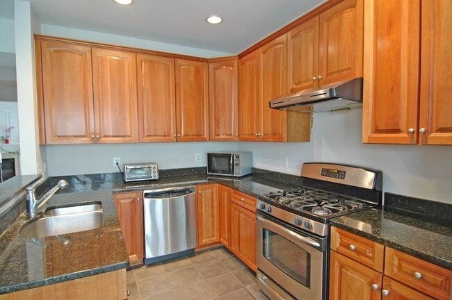 Building Photo - 2502 Bronze Stone Pl