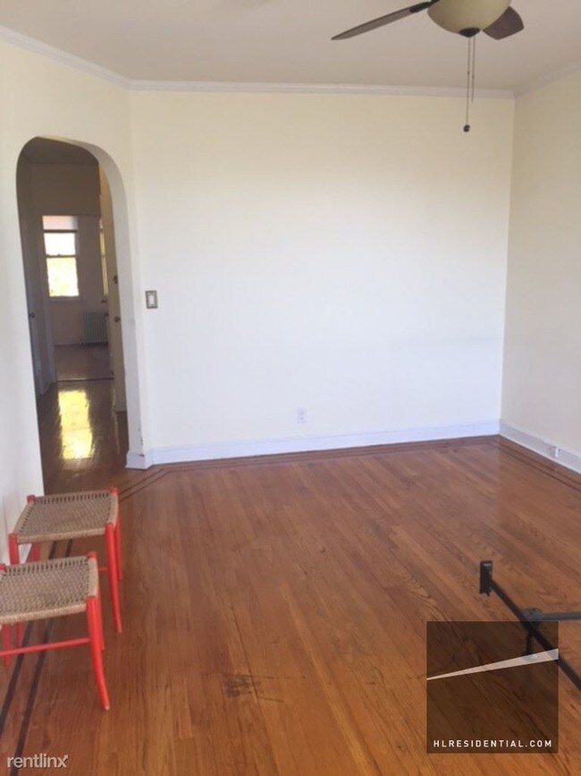 Building Photo - 2156 Steinway St