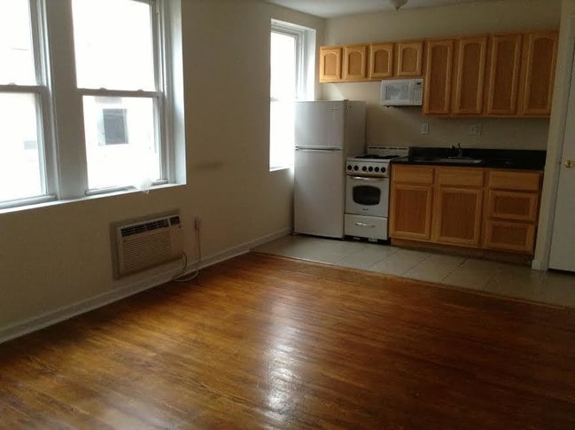Building Photo - 3412-3416 Spring Garden St