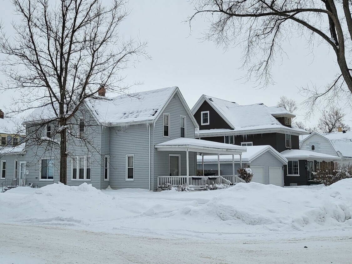 417 6th Ave S, Grand Forks, ND 58201 Townhome Rentals in Grand Forks