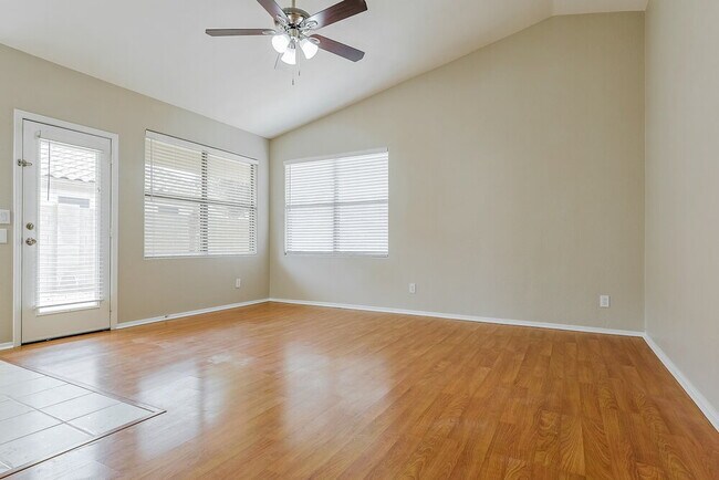 Foto del edificio - 9339 E Posada Ave