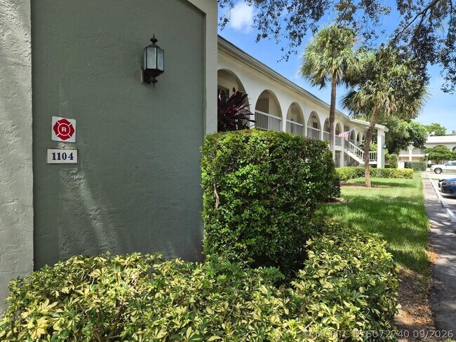 Building Photo - 1104 Bahama Bend