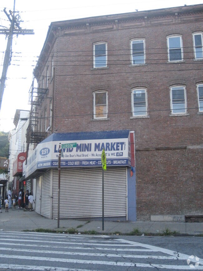 Building Photo - 251 Broad St