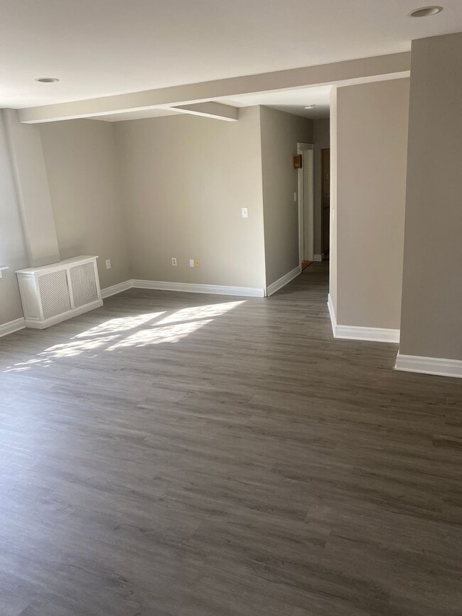 Building Photo - 308 S Hyde Park Ave