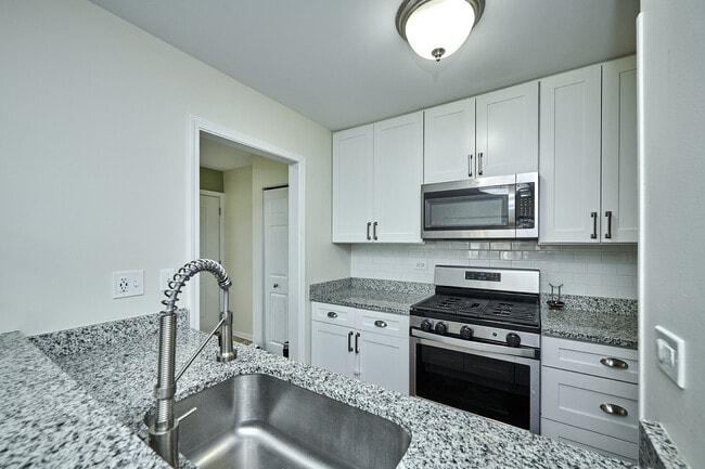 Building Photo - 1066 Florimond Dr