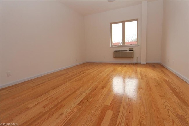 Foto del edificio - 2517 Voorhies Ave