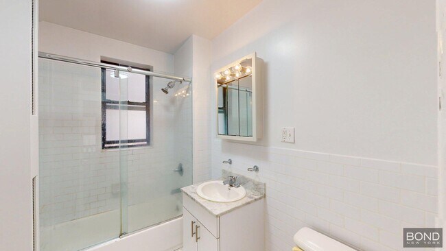 Foto del edificio - 140 W 55th St