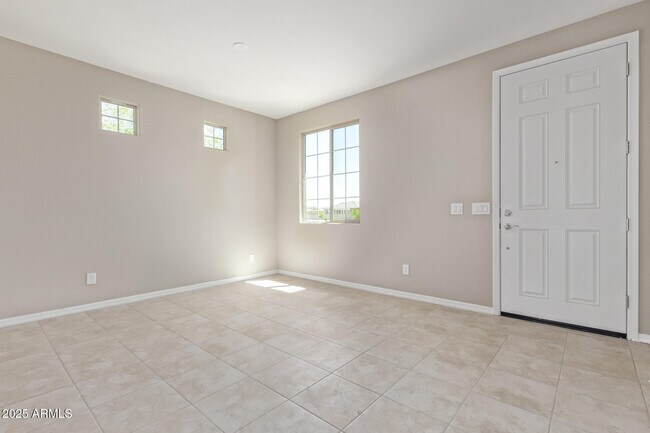 Foto del edificio - 8804 W Marshall Ave