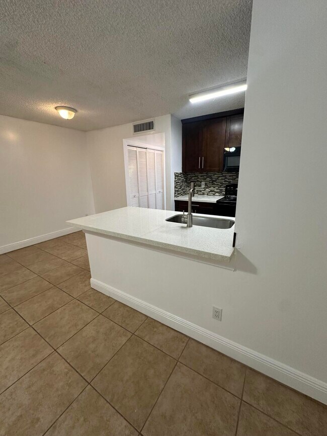 Building Photo - 1824 Meadows Cir W