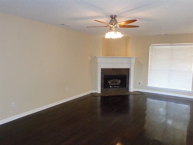 Building Photo - 9225 Loganberry Lane
