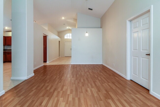 Building Photo - 12753 Meadowbreeze Dr
