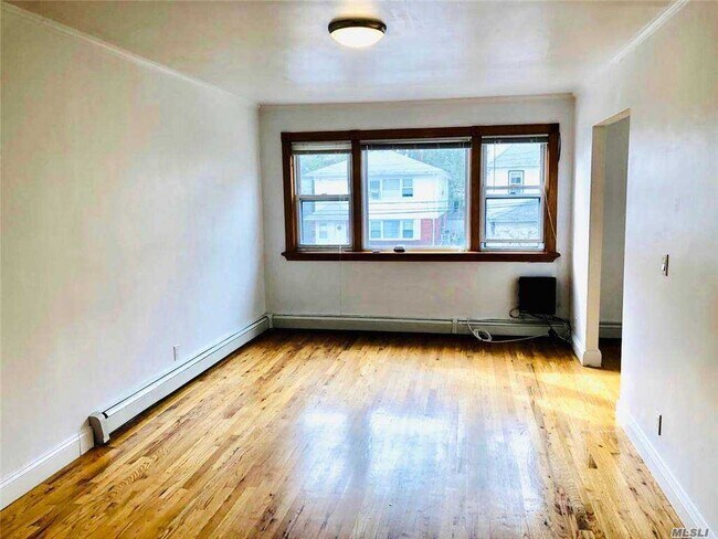 Foto del edificio - 43-15-43165 165th St