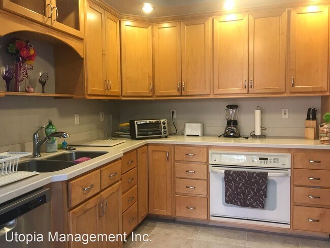 Building Photo - 3 br, 2 bath House - 9938 Pineknoll Lane