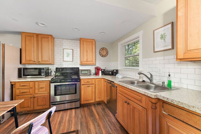 Building Photo - 107 E Clifton Ave