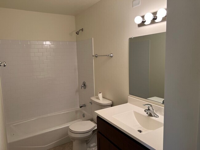Foto del edificio - 9500 N Green Bay Rd